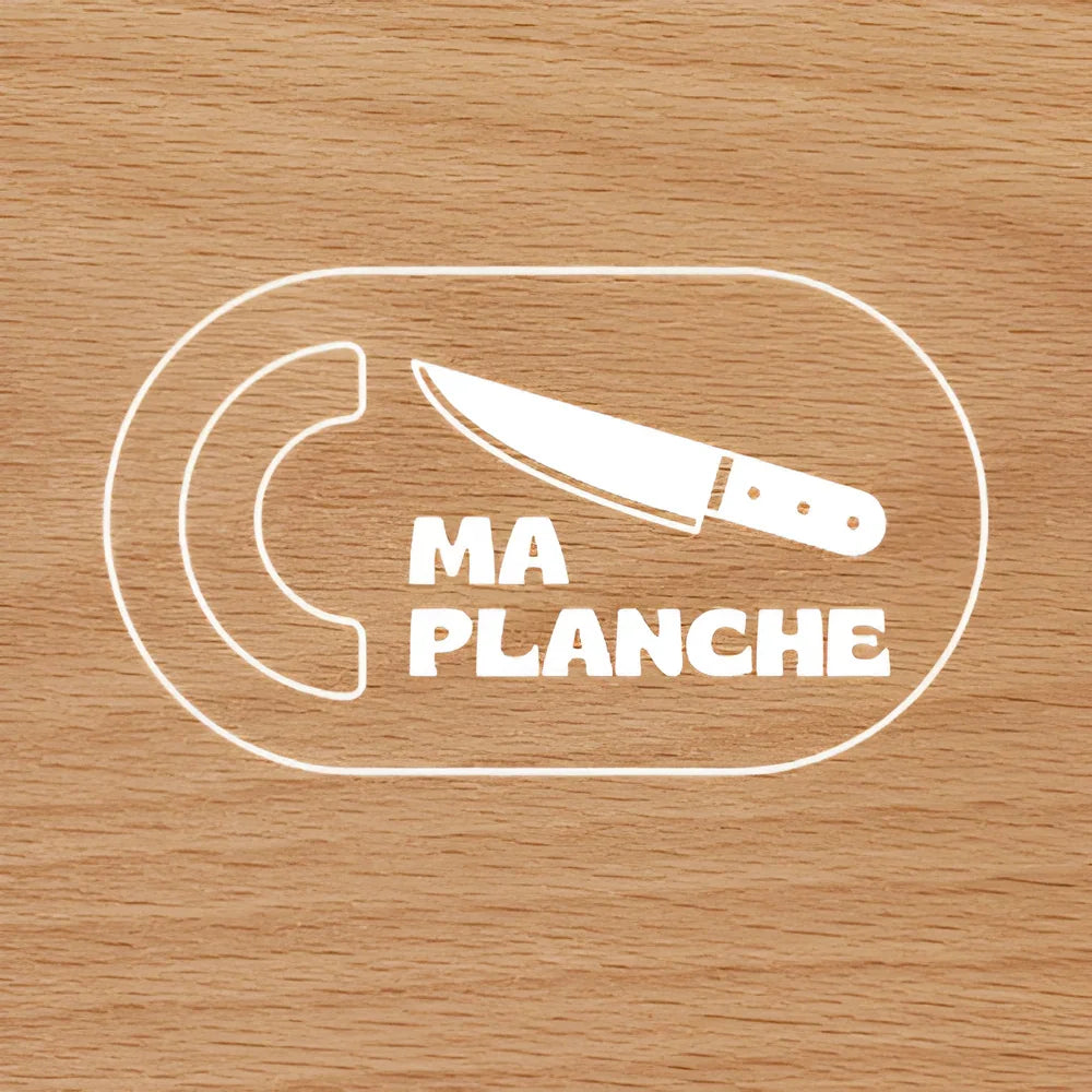 Logo sur fond bois avec couteau de cuisine et texte Ma Planche, évoquant planche à découper artisanale.